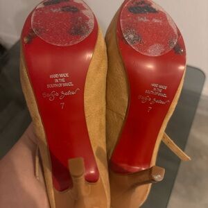 Sergio Zelcer Red Bottom Tan Suede Heels